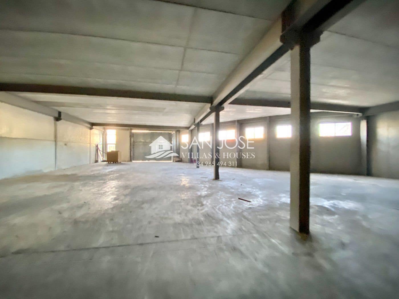 Virksomhed til salg i Sax - € 750.000 (Ref: 6196230)