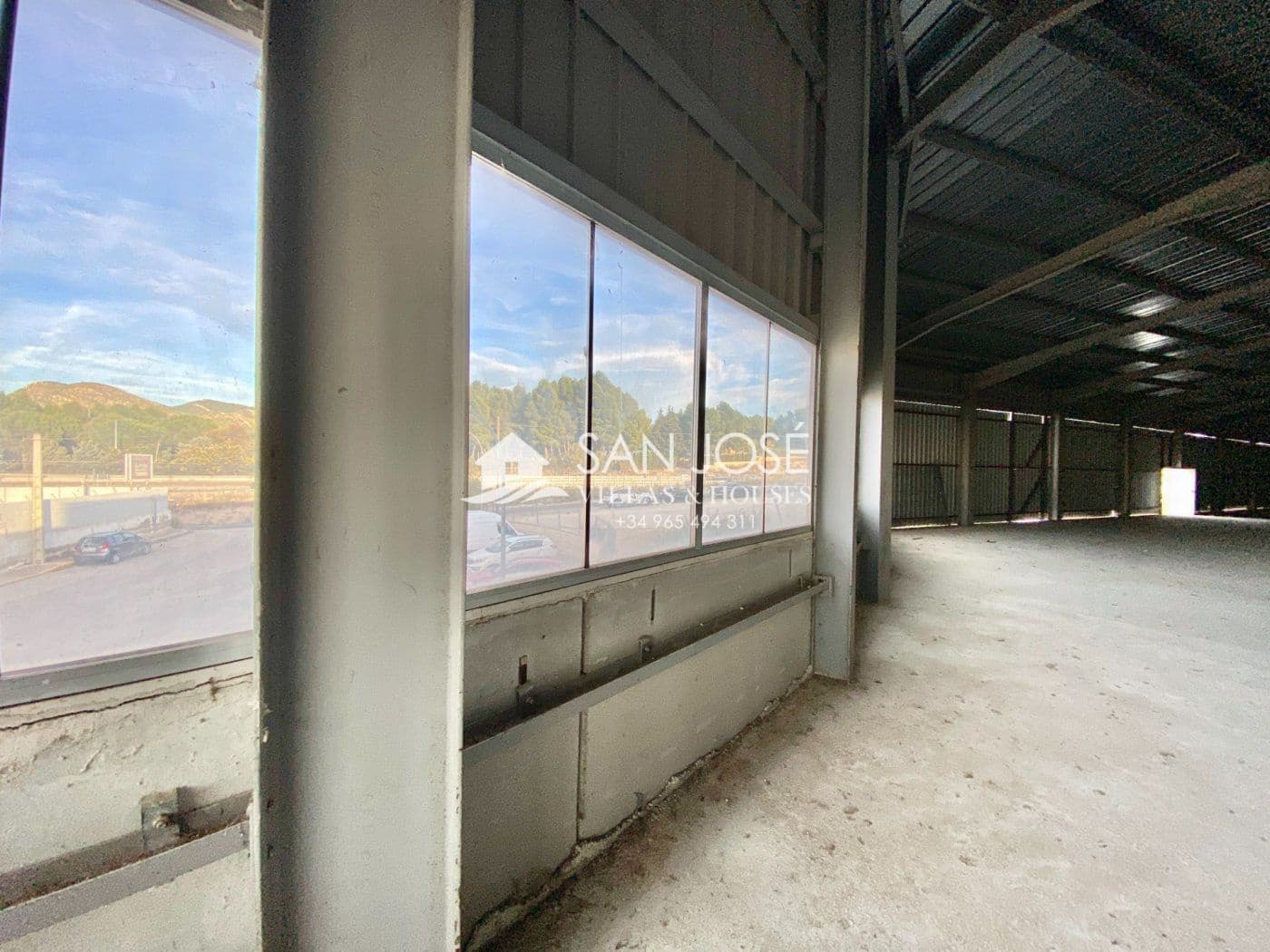 Virksomhed til salg i Sax - € 750.000 (Ref: 6196230)