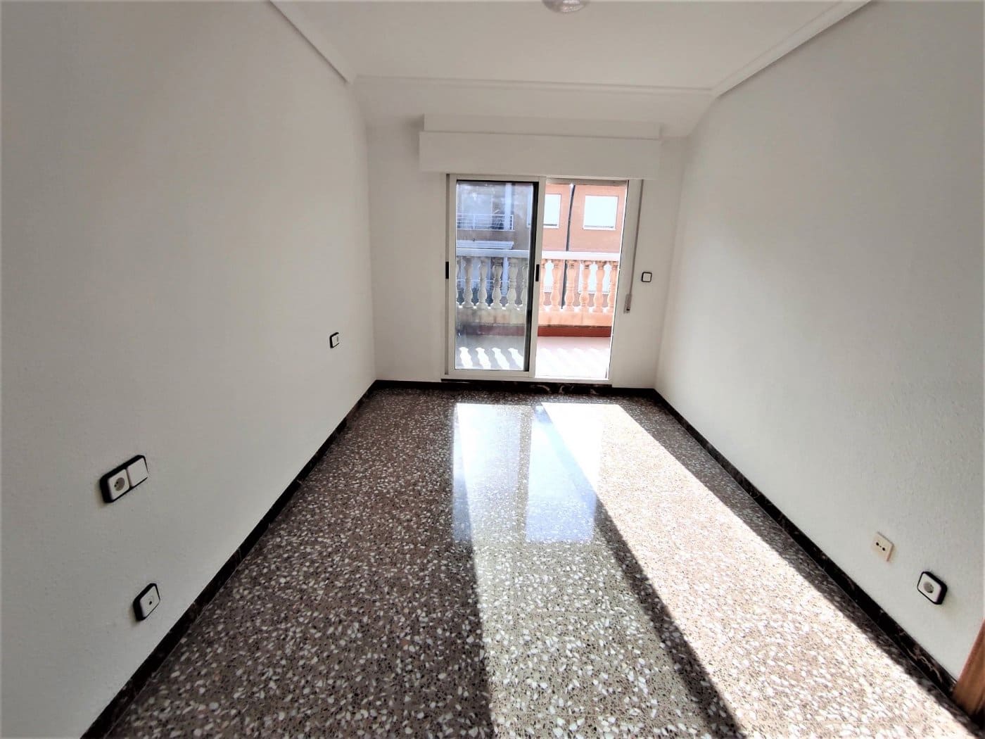 3 soveværelse Rækkehus til salg i Petrel / Petrer med garage - € 179.260 (Ref: 6196299)