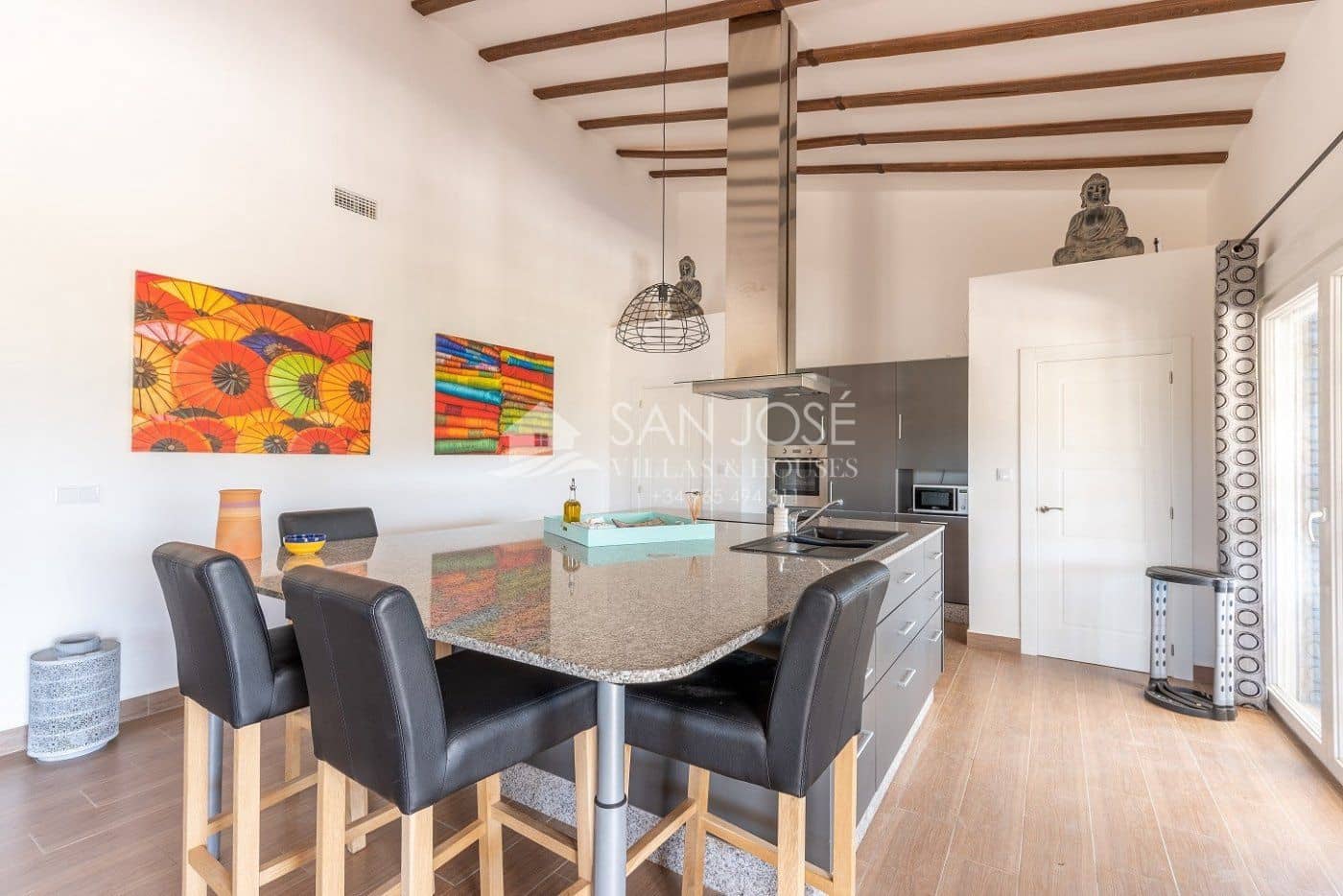 5 bedroom Villa for sale in La Romana with pool - € 405,000 (Ref: 6196389)