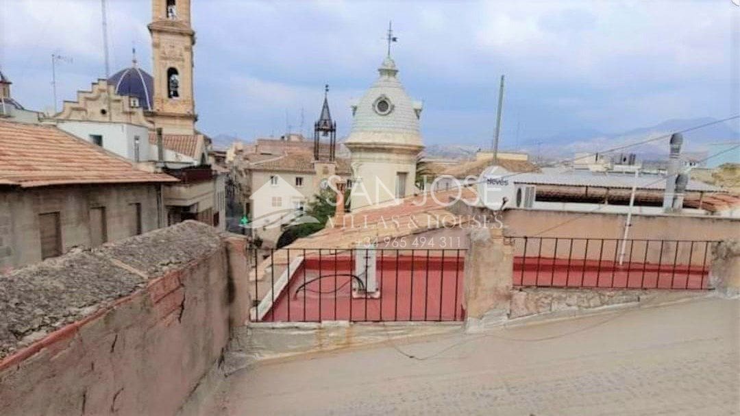 4 bedroom Townhouse for sale in Novelda - € 200,000 (Ref: 6196468)