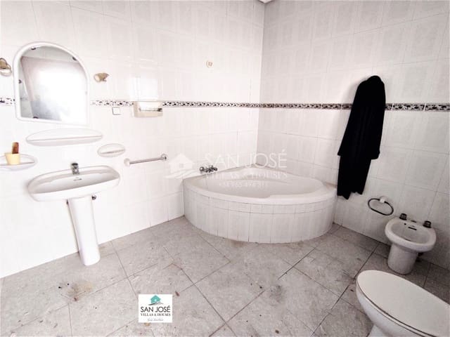 7 bedroom Townhouse for sale in Novelda - € 146,050 (Ref: 6196514)