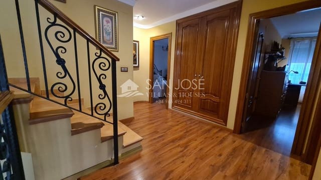 4 makuuhuone Huvila myytävänä paikassa Elda mukana 
autotalli - 235 000 € (Ref: 6196646)