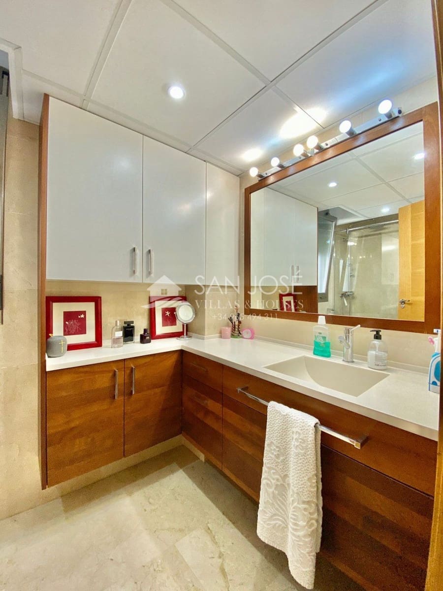 4 bedroom Flat for sale in Murcia city with garage - € 922,500 (Ref: 6196693)