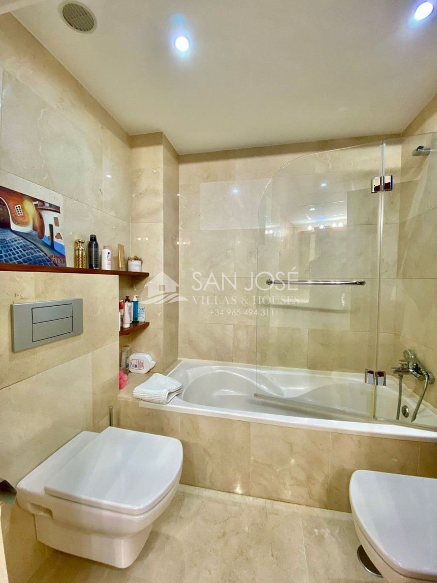 4 bedroom Flat for sale in Murcia city with garage - € 922,500 (Ref: 6196693)