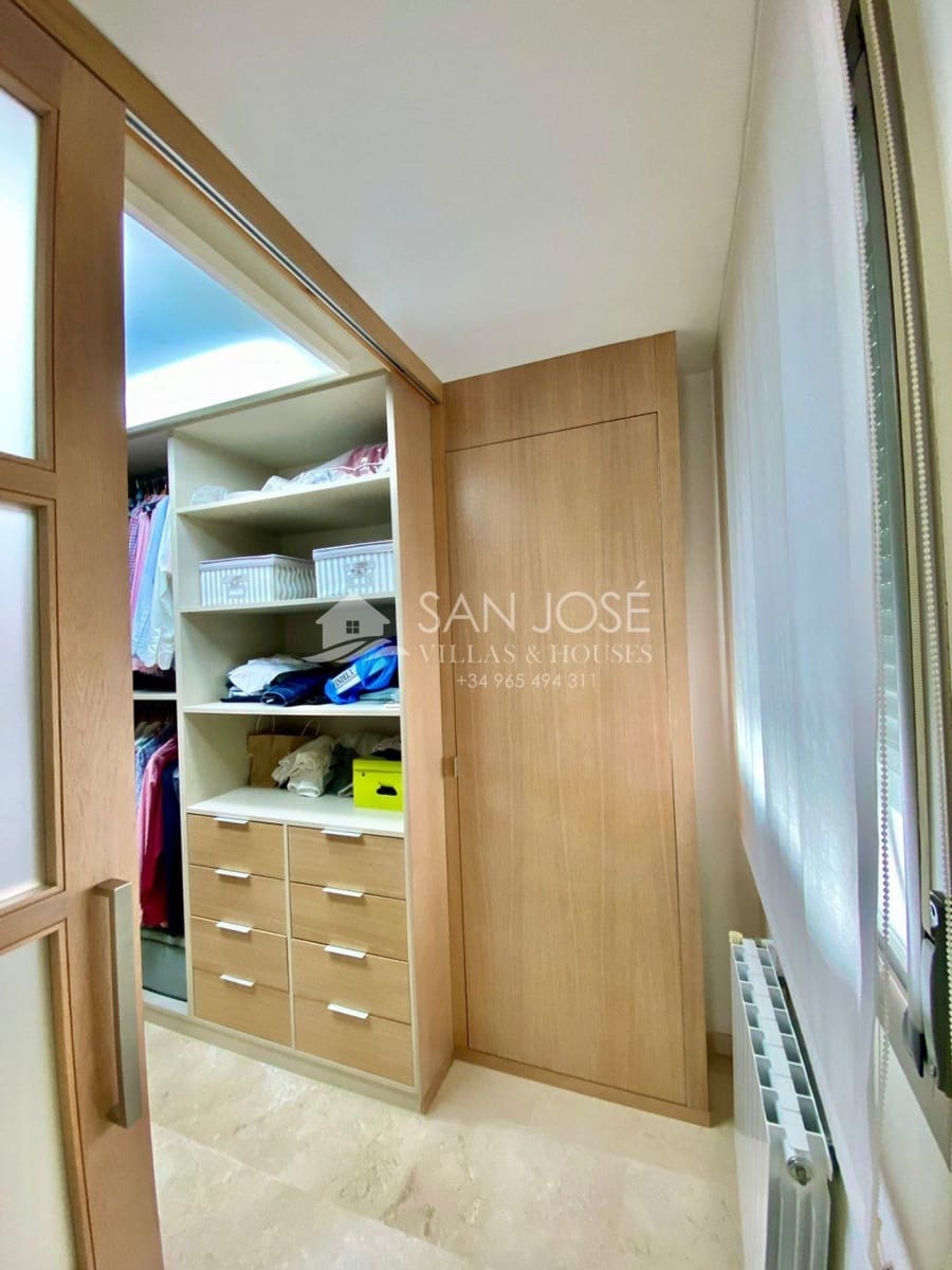 4 bedroom Flat for sale in Murcia city with garage - € 922,500 (Ref: 6196693)