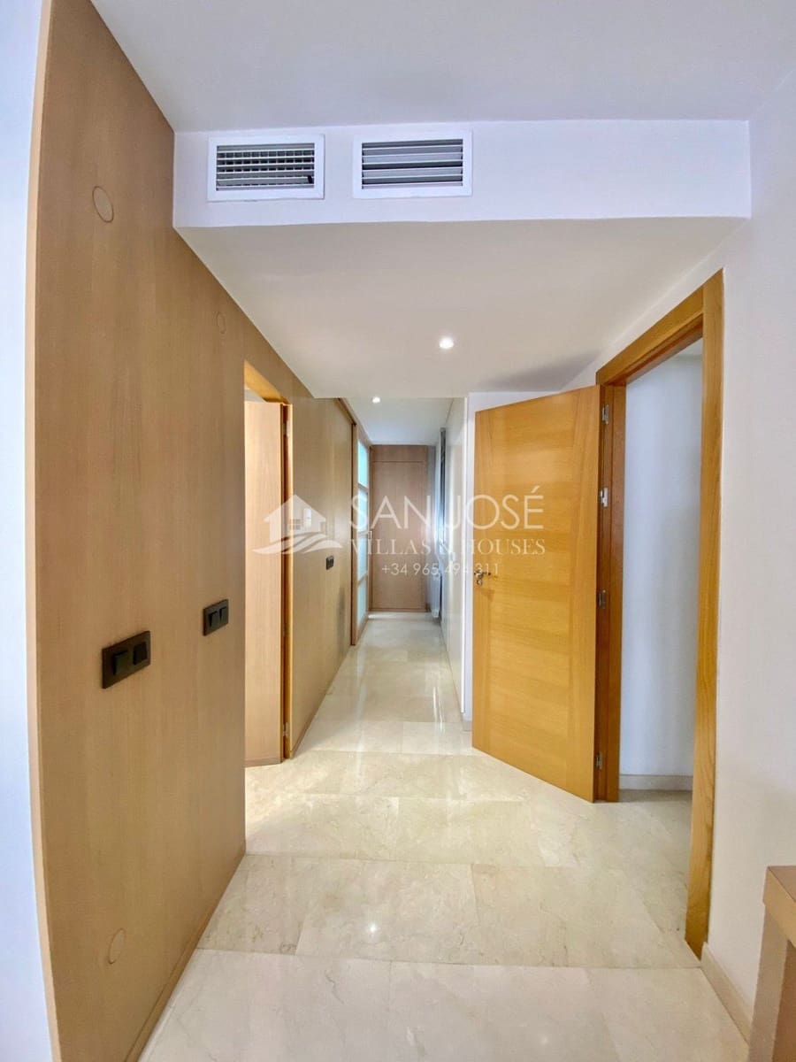 4 bedroom Flat for sale in Murcia city with garage - € 922,500 (Ref: 6196693)