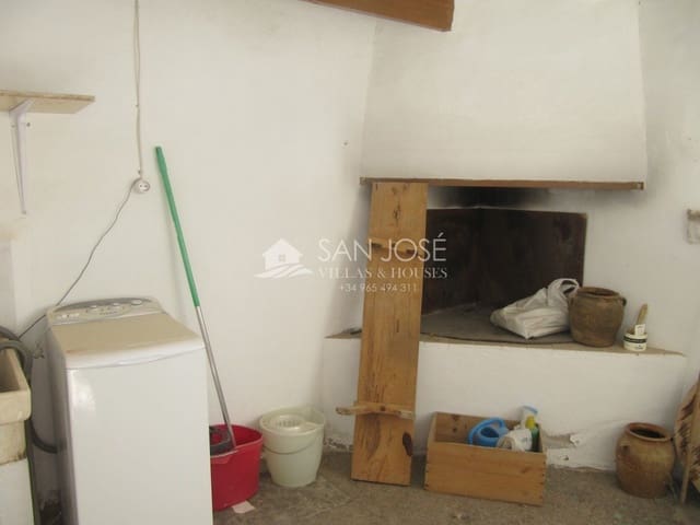 Casa de 7 habitaciones en Pinoso en venta - 126.000 € (Ref: 6196976)