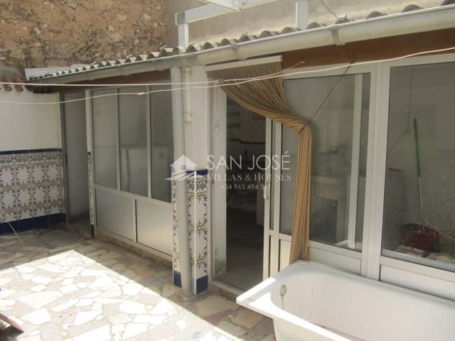 Casa de 7 habitaciones en Pinoso en venta - 126.000 € (Ref: 6196976)