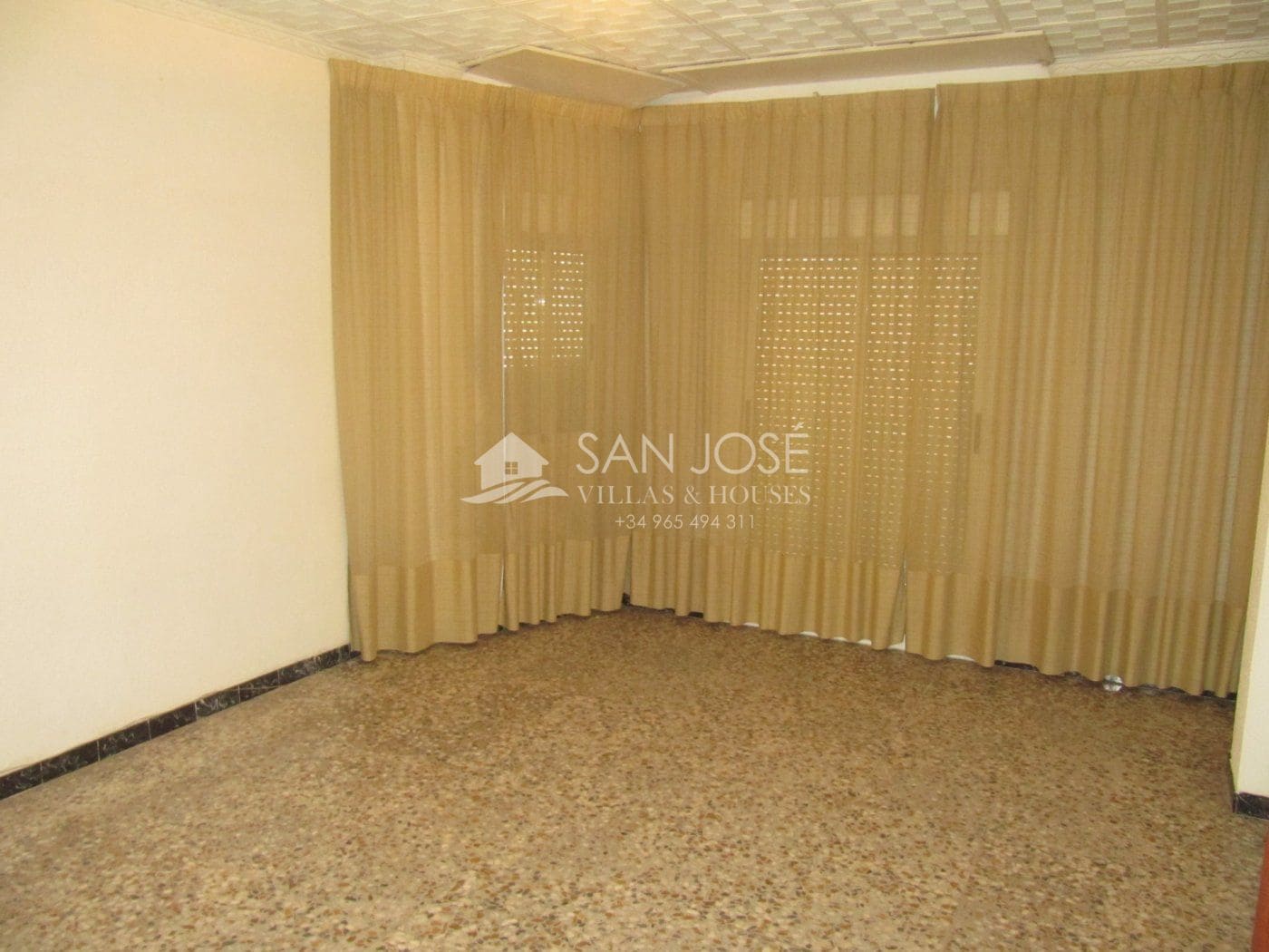 7 bedroom Townhouse for sale in Pinoso - € 126,000 (Ref: 6196976)