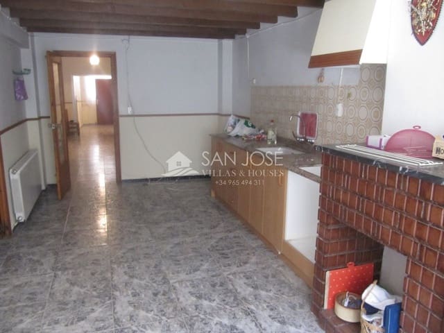 Casa de 7 habitaciones en Pinoso en venta - 126.000 € (Ref: 6196976)