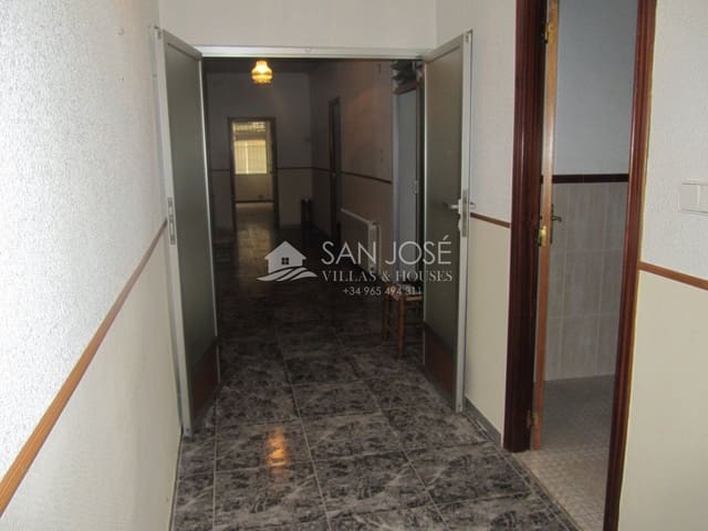 Casa de 7 habitaciones en Pinoso en venta - 126.000 € (Ref: 6196976)