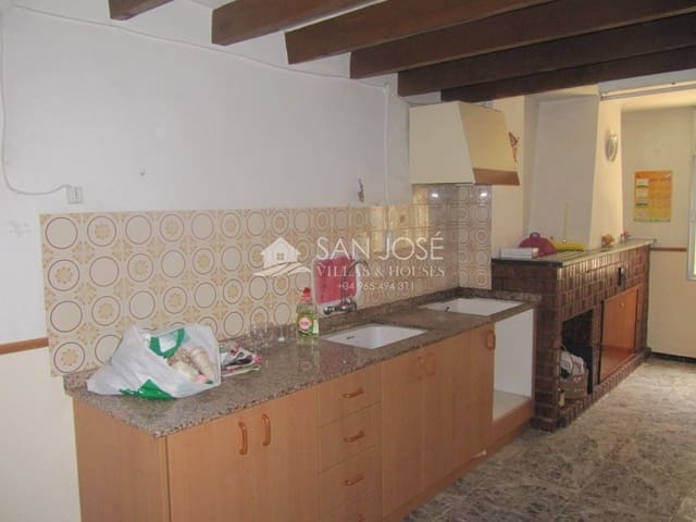 Casa de 7 habitaciones en Pinoso en venta - 126.000 € (Ref: 6196976)