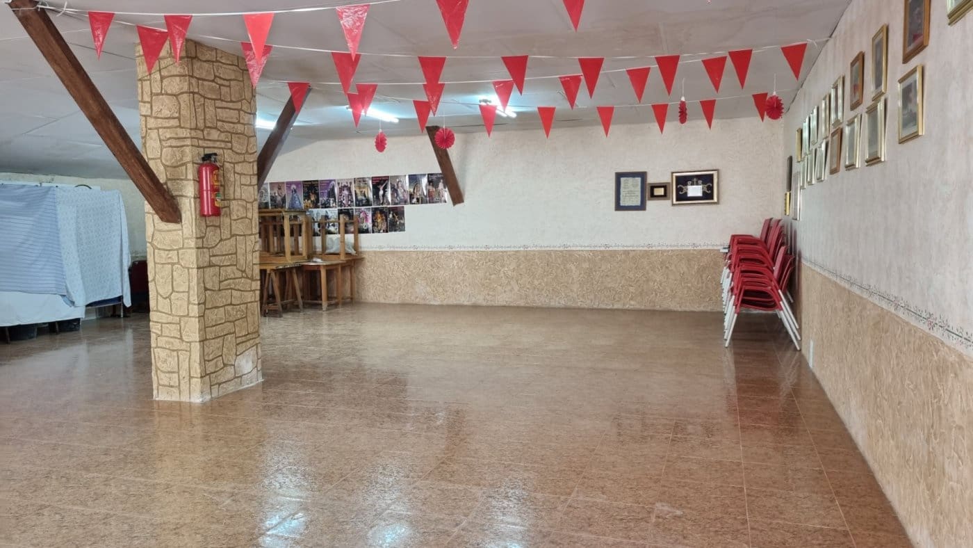 Kaupallinen myytävänä paikassa L'Alguena / Alguenya - 75 000 € (Ref: 6213137)