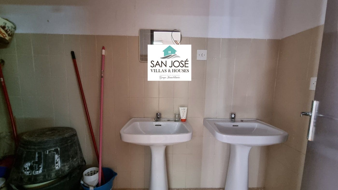 Kaupallinen myytävänä paikassa L'Alguena / Alguenya - 75 000 € (Ref: 6213137)