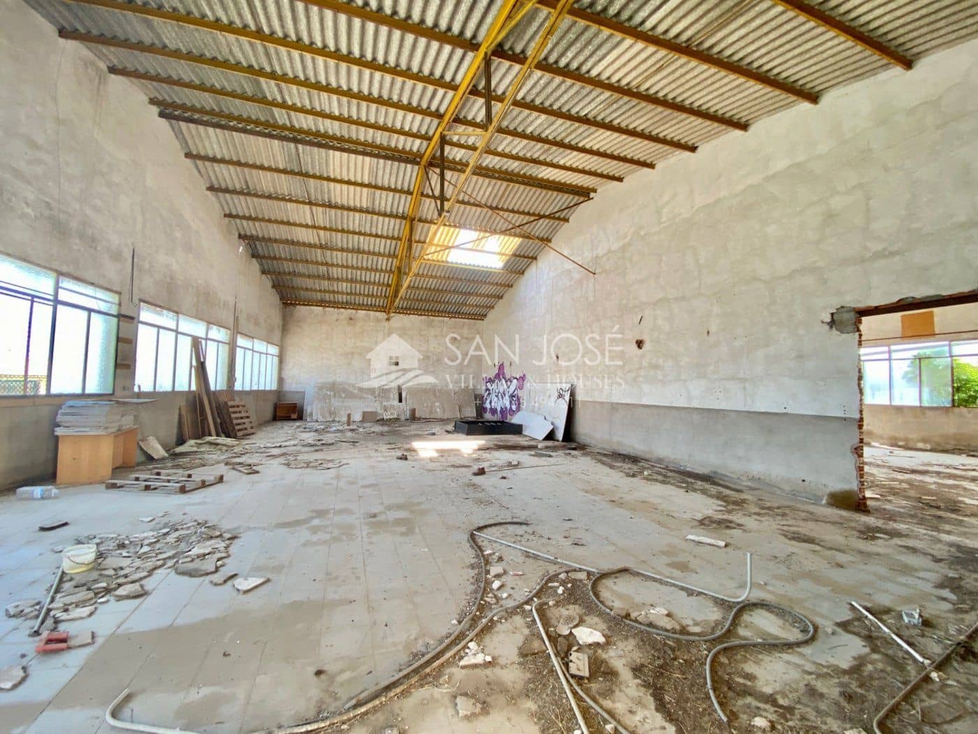 Yritys myytävänä paikassa Aspe - 400 000 € (Ref: 6710457)