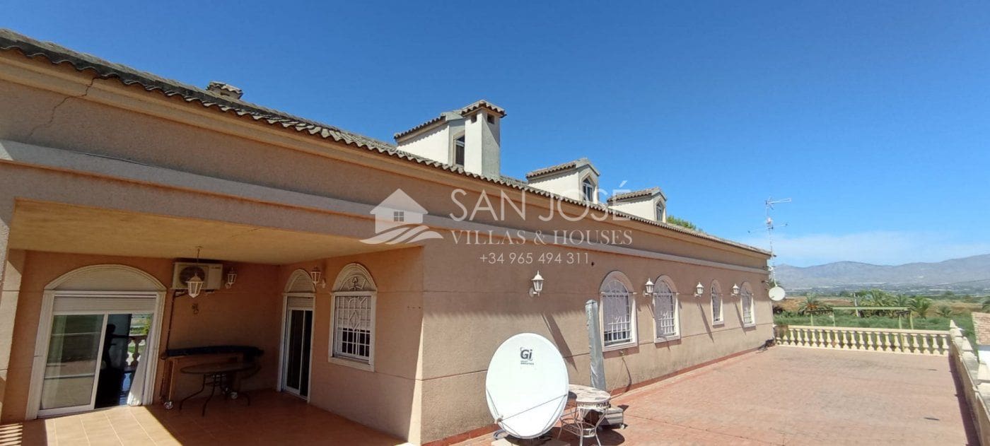 5 soveværelse Villa til salg i San Felipe Neri - € 1.050.001 (Ref: 7088940)