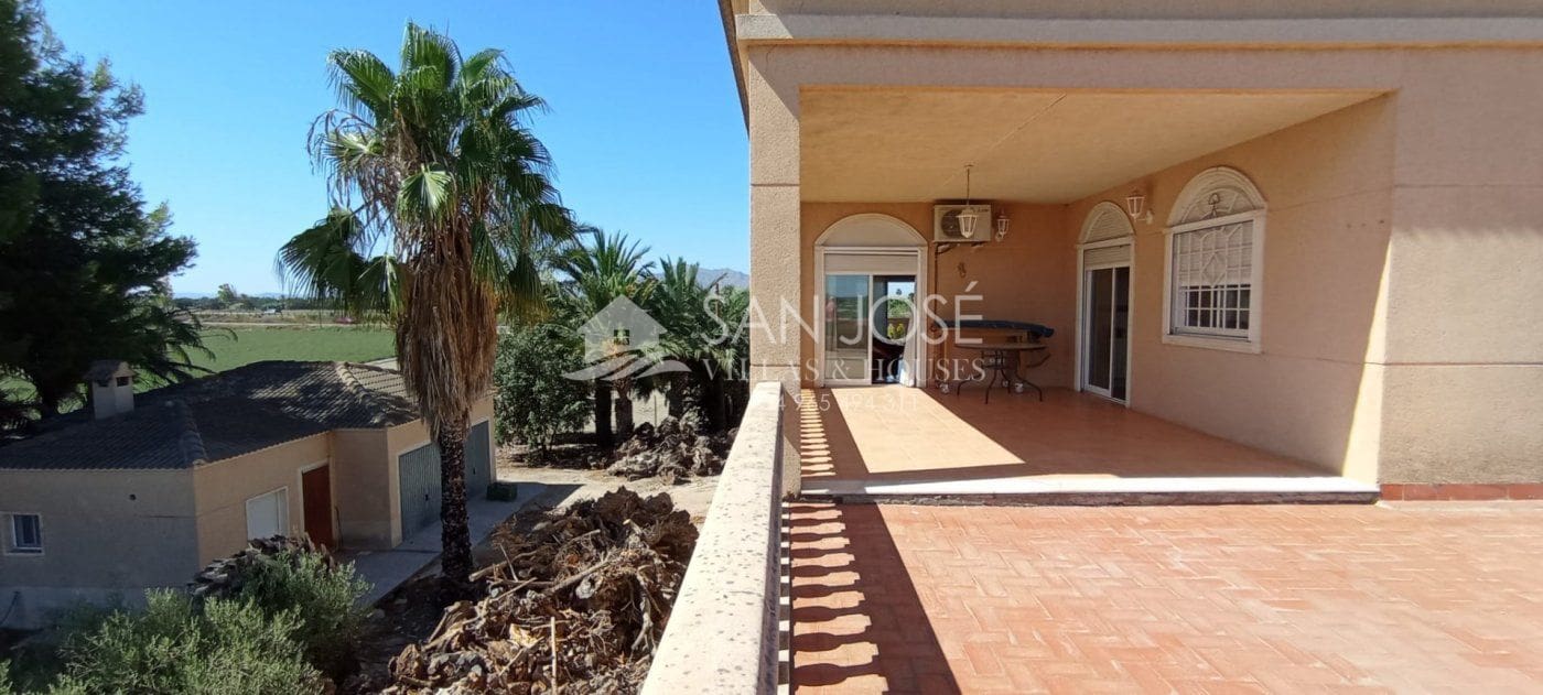 5 soveværelse Villa til salg i San Felipe Neri - € 1.050.001 (Ref: 7088940)