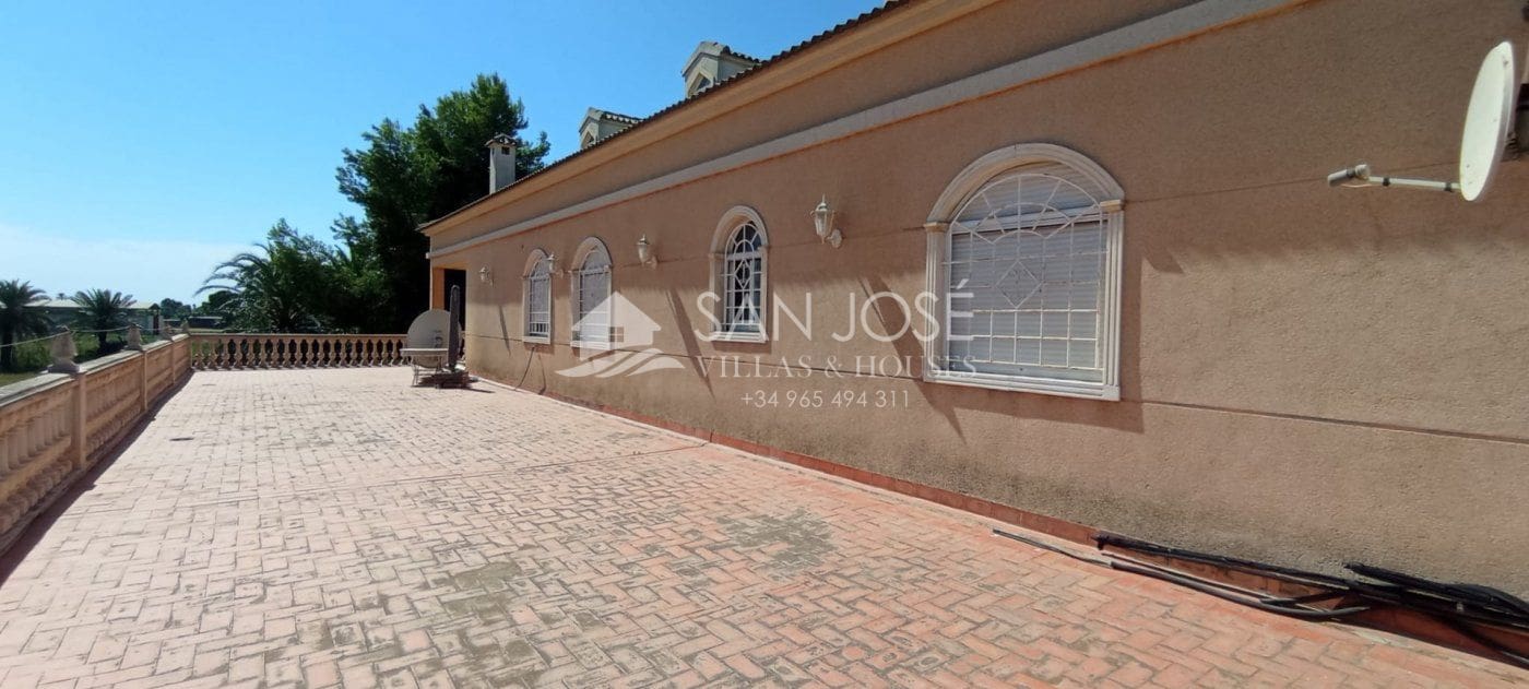 5 soveværelse Villa til salg i San Felipe Neri - € 1.050.001 (Ref: 7088940)