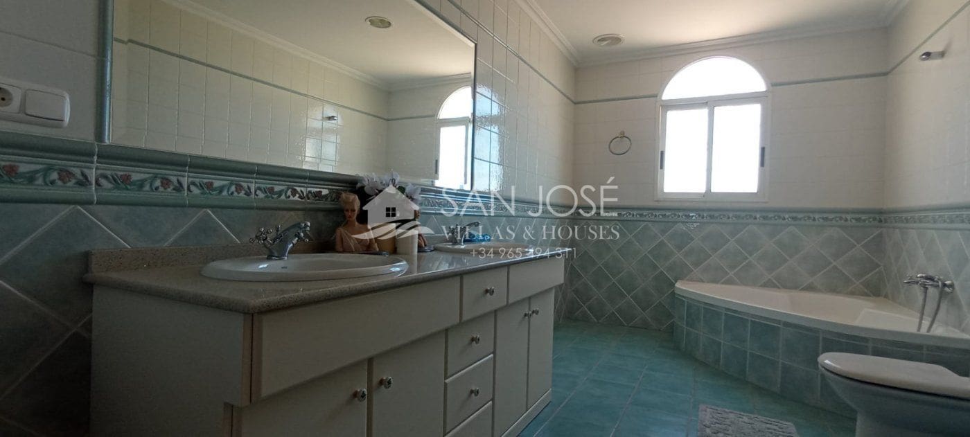 5 soveværelse Villa til salg i San Felipe Neri - € 1.050.001 (Ref: 7088940)