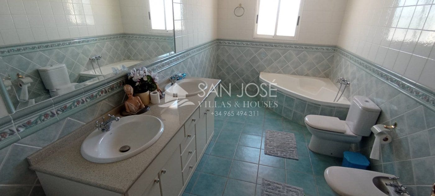 5 soveværelse Villa til salg i San Felipe Neri - € 1.050.001 (Ref: 7088940)