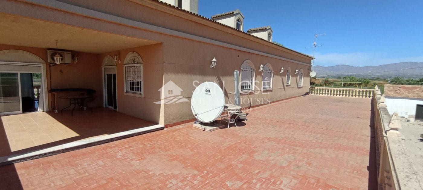 5 soveværelse Villa til salg i San Felipe Neri - € 1.050.001 (Ref: 7088940)