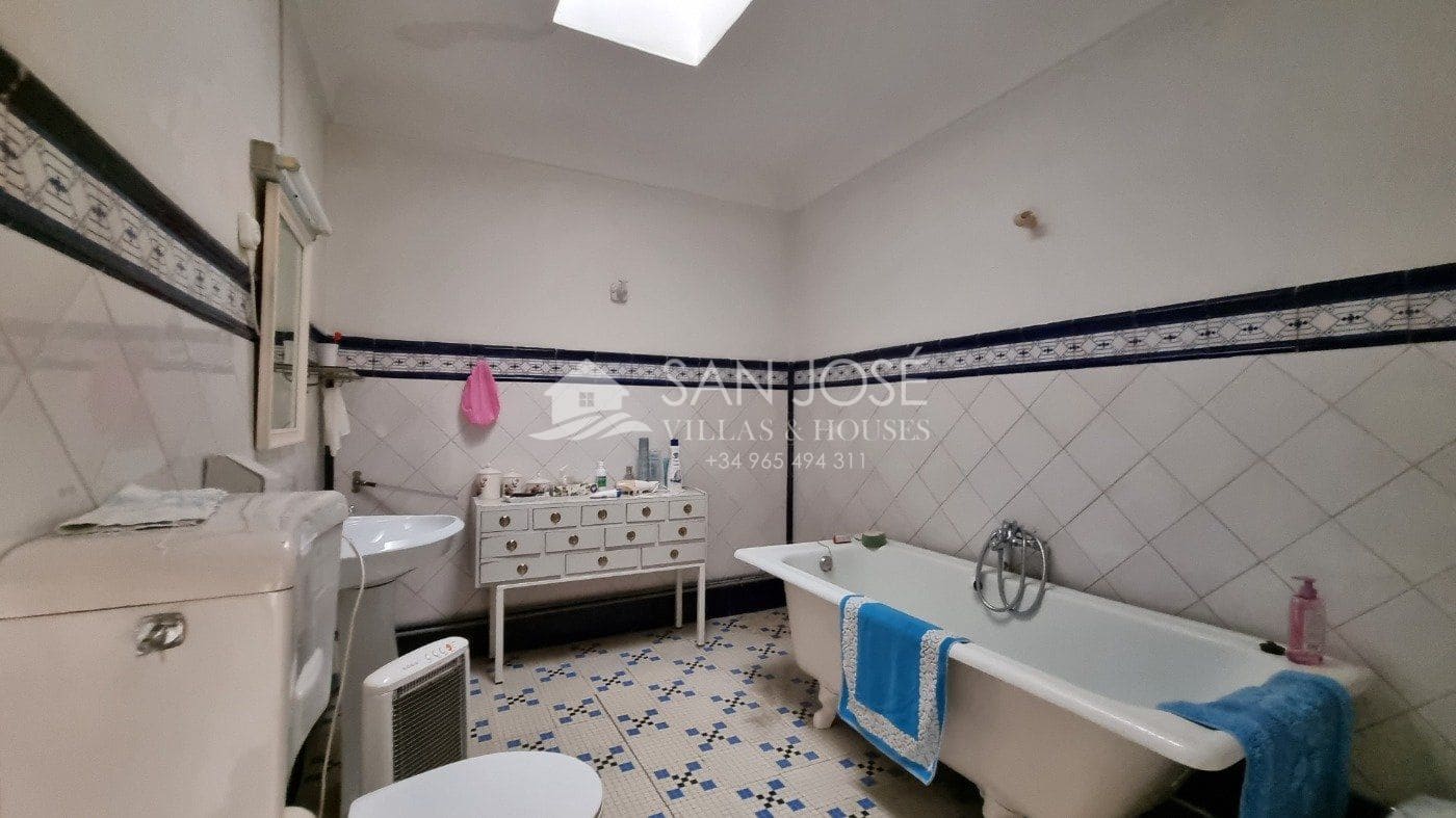 5 bedroom Townhouse for sale in Novelda - € 250,000 (Ref: 7346802)