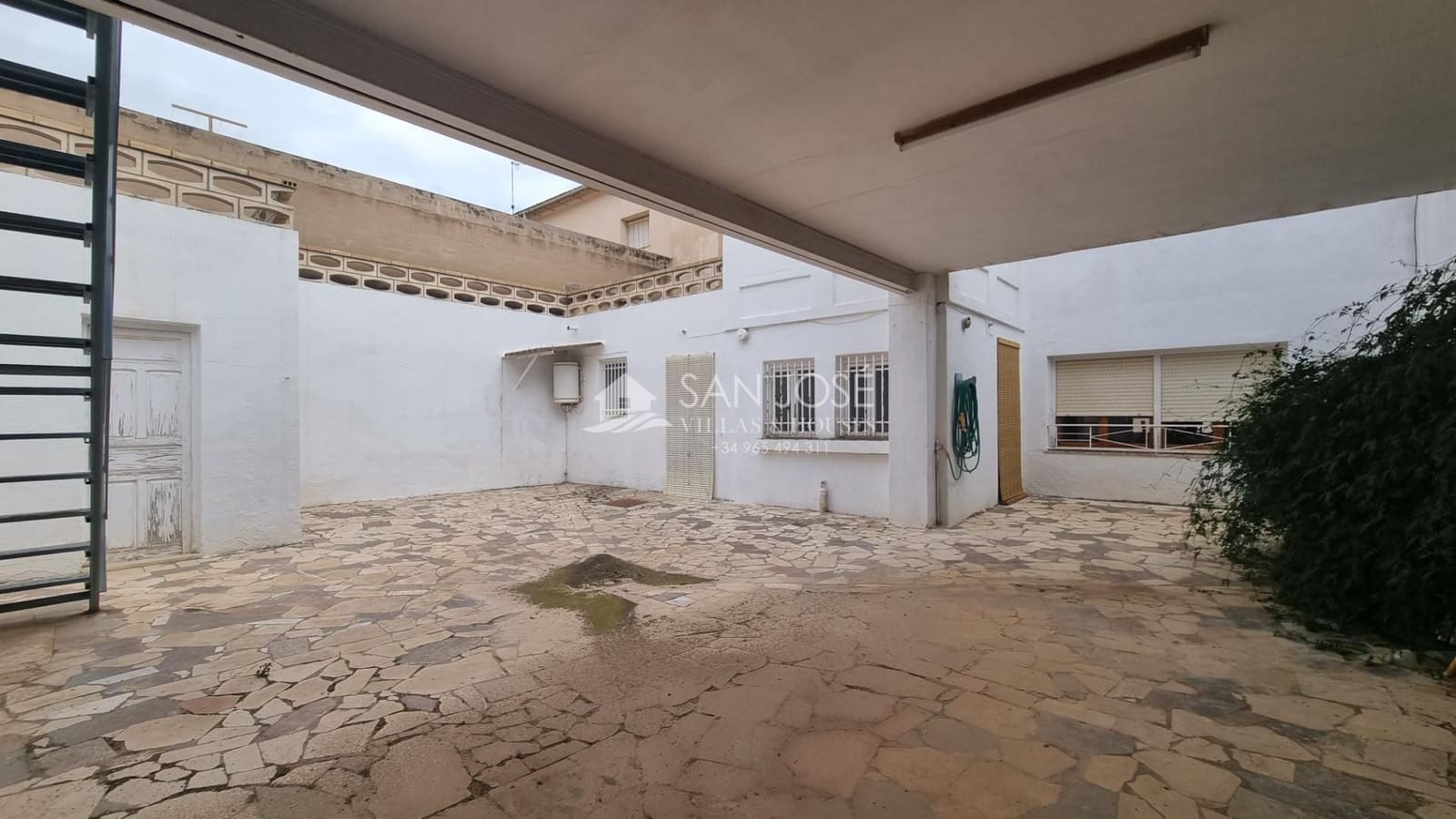 5 bedroom Townhouse for sale in Pinoso - € 159,000 (Ref: 7447625)