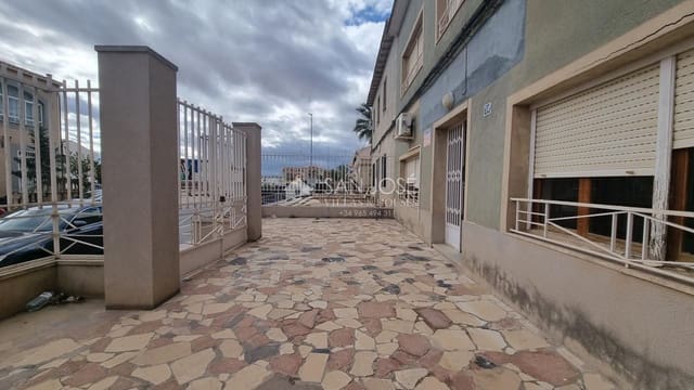 Casa de 5 habitaciones en Pinoso en venta - 159.000 € (Ref: 7447625)