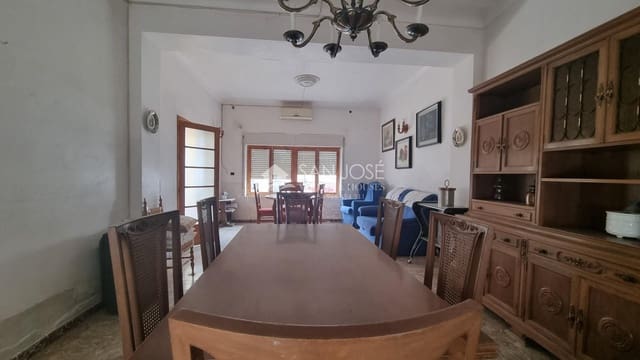 Casa de 5 habitaciones en Pinoso en venta - 159.000 € (Ref: 7447625)
