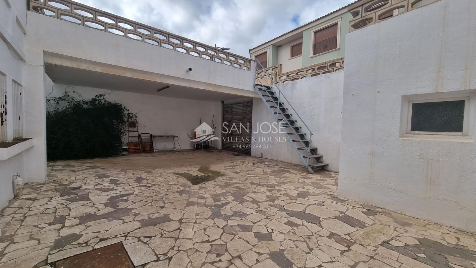 5 bedroom Townhouse for sale in Pinoso - € 159,000 (Ref: 7447625)