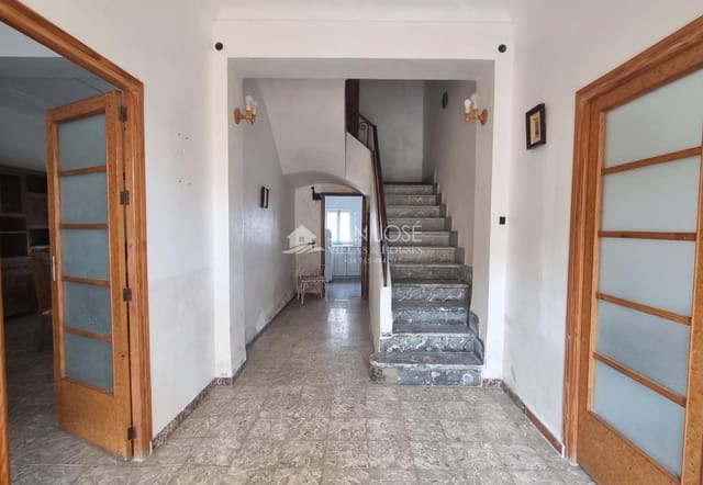 Casa de 5 habitaciones en Pinoso en venta - 159.000 € (Ref: 7447625)