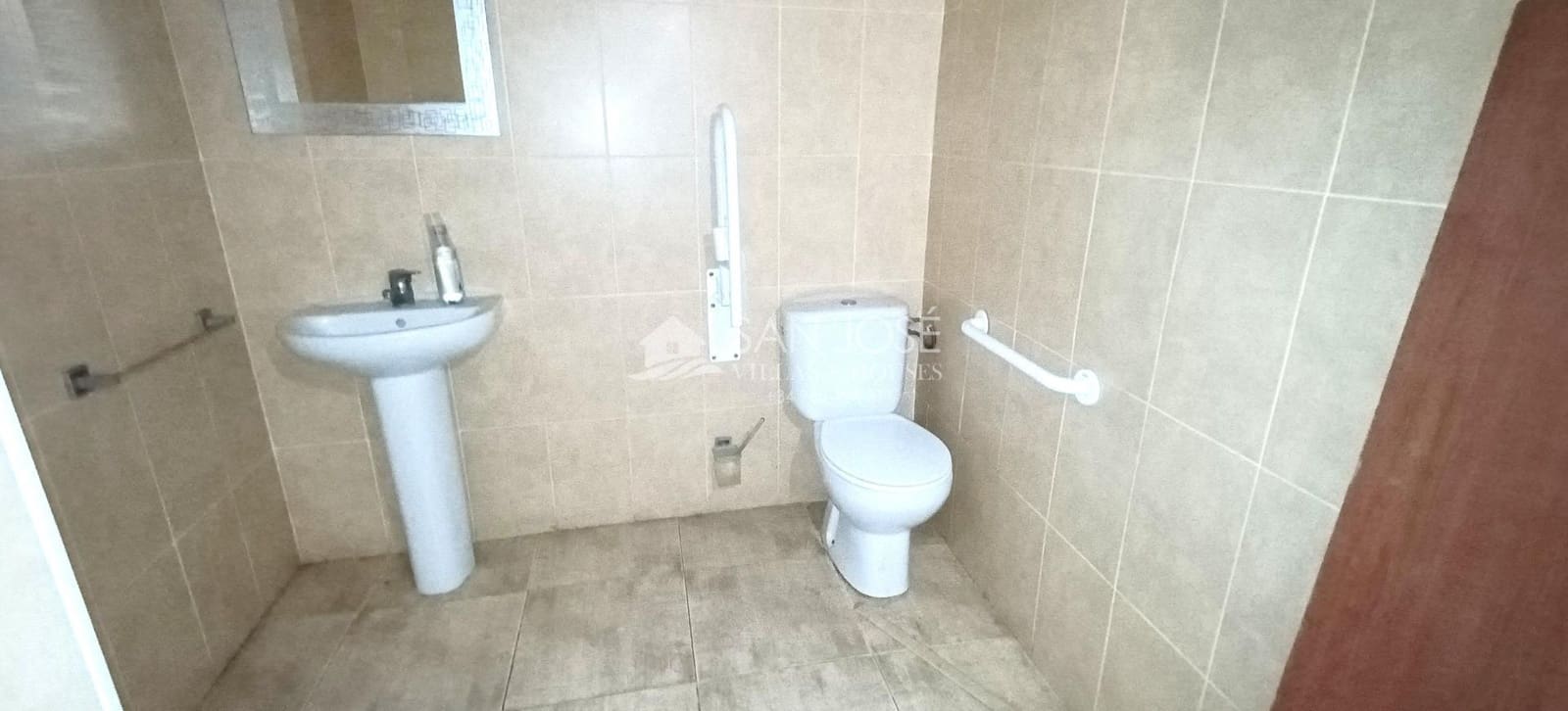 Commerciale da affittare in Elda - 750 € (Rif: 7449787)