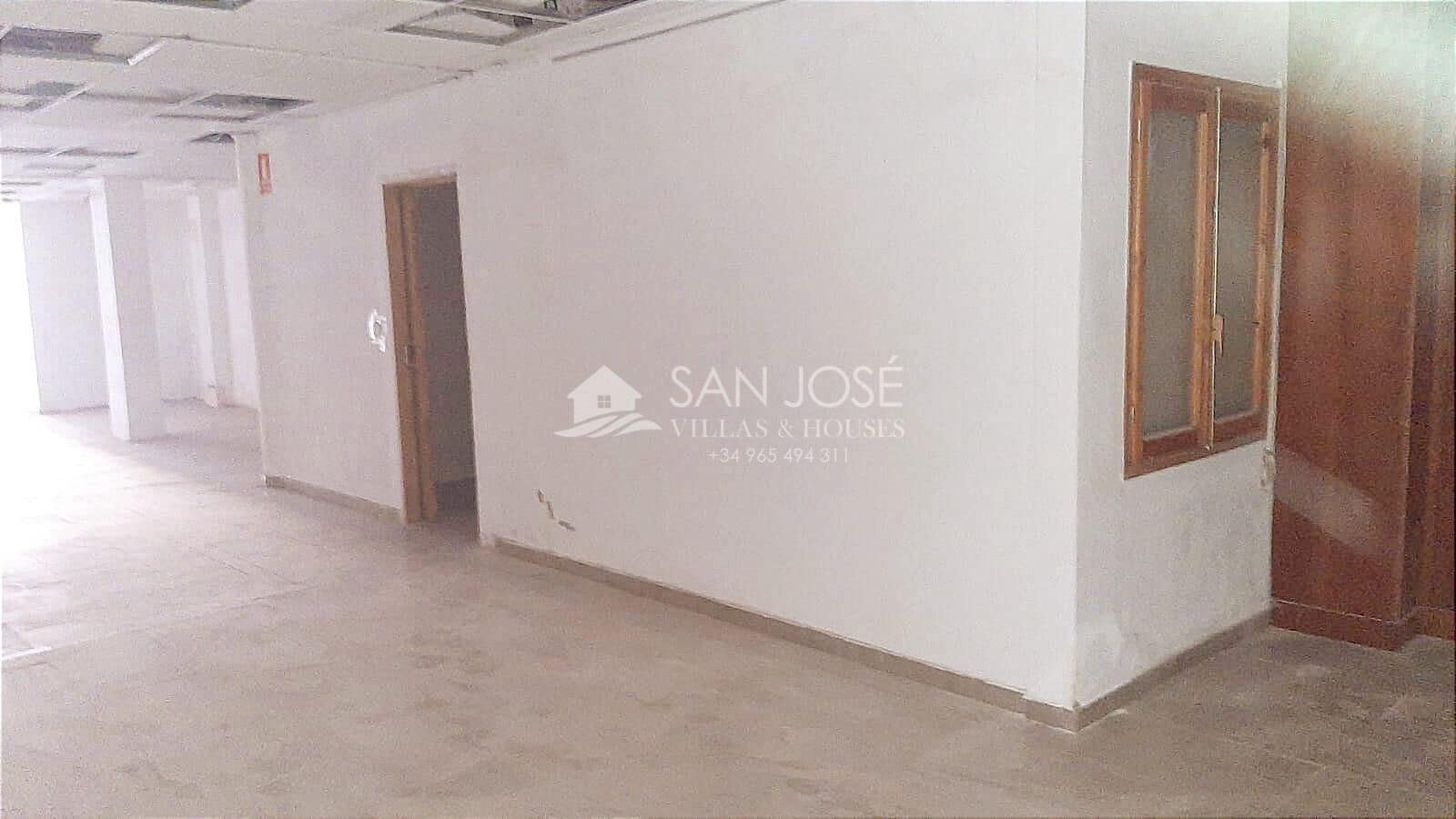 Erhverv til salg i Elche / Elx - € 200.000 (Ref: 7509296)