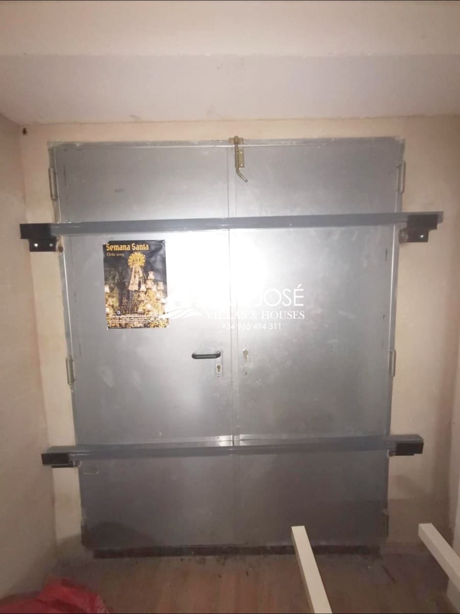 Commercial for sale in Elche / Elx - € 89,082 (Ref: 7557465)