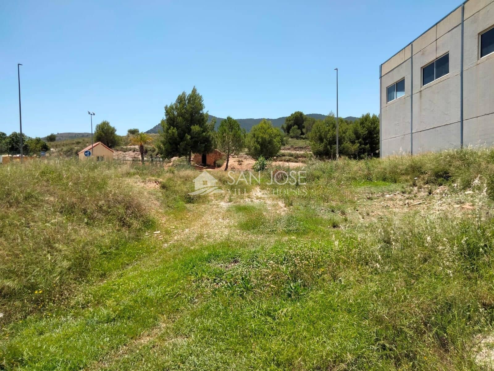 Business for sale in Hondon de las Nieves - € 400,000 (Ref: 7667071)