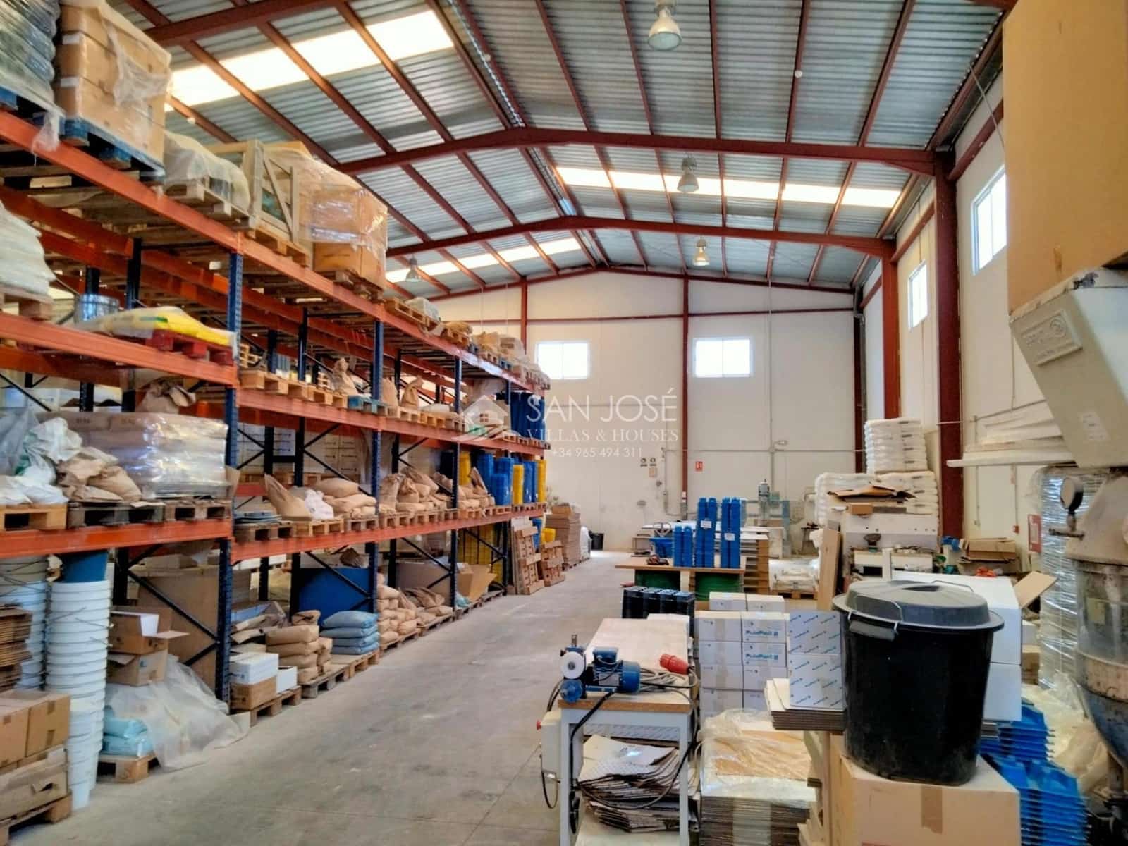 Business for sale in Hondon de las Nieves - € 400,000 (Ref: 7667071)