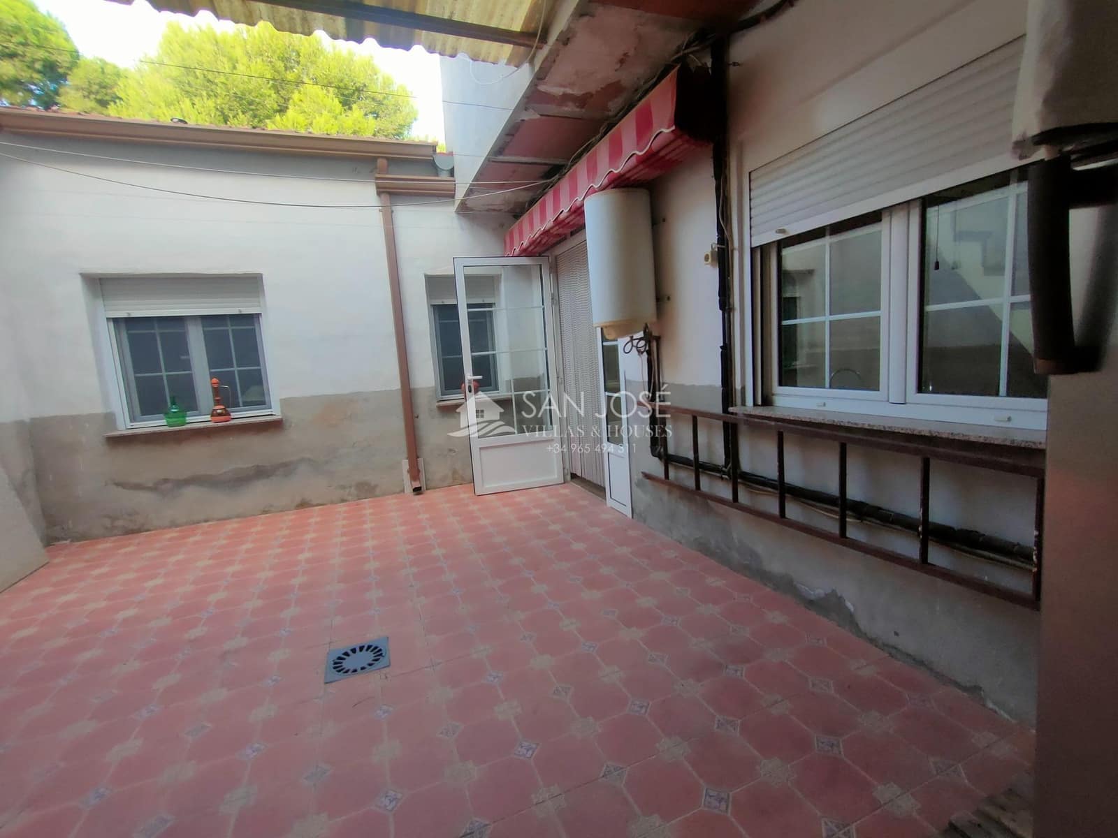 5 soveværelse Byhus til salg i La Romana med garage - € 132.100 (Ref: 7852273)