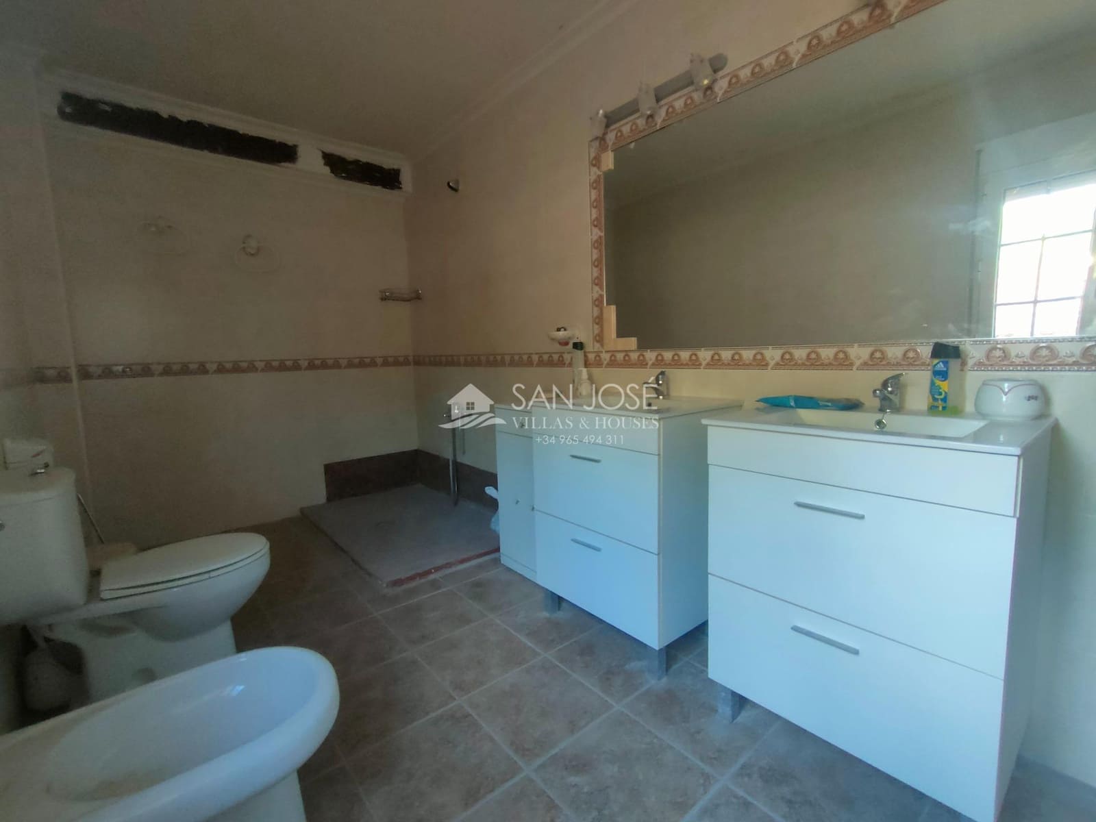 5 soveværelse Byhus til salg i La Romana med garage - € 132.100 (Ref: 7852273)