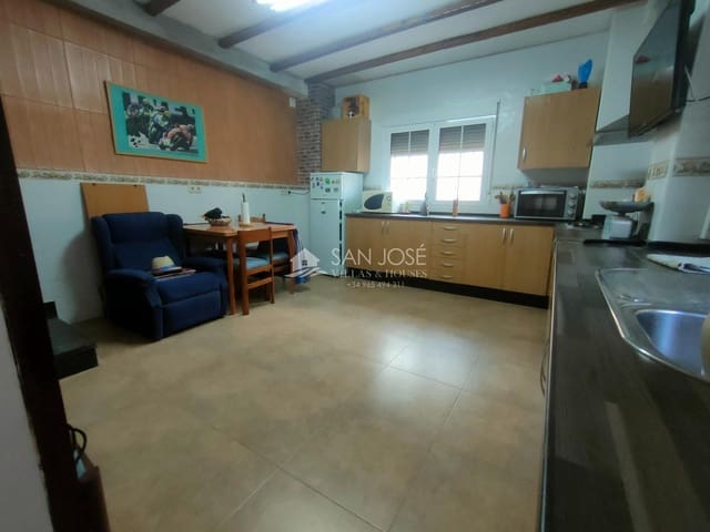 5 soveværelse Byhus til salg i La Romana med garage - € 132.100 (Ref: 7852273)