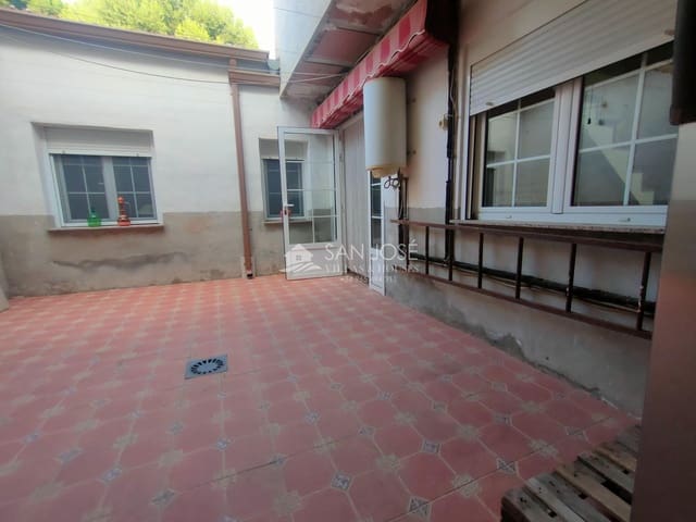 5 soveværelse Byhus til salg i La Romana med garage - € 132.100 (Ref: 7852273)