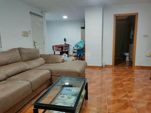 5 soveværelse Byhus til salg i La Romana med garage - € 132.100 (Ref: 7852273)