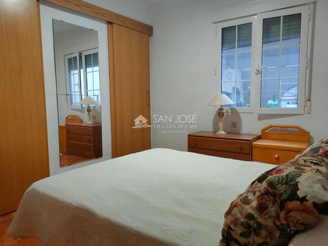 5 soveværelse Byhus til salg i La Romana med garage - € 132.100 (Ref: 7852273)