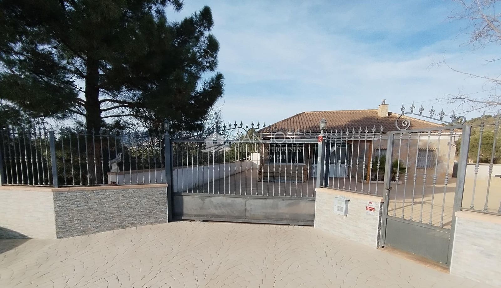 3 bedroom Villa for sale in La Romana with pool - € 360,000 (Ref: 8068916)