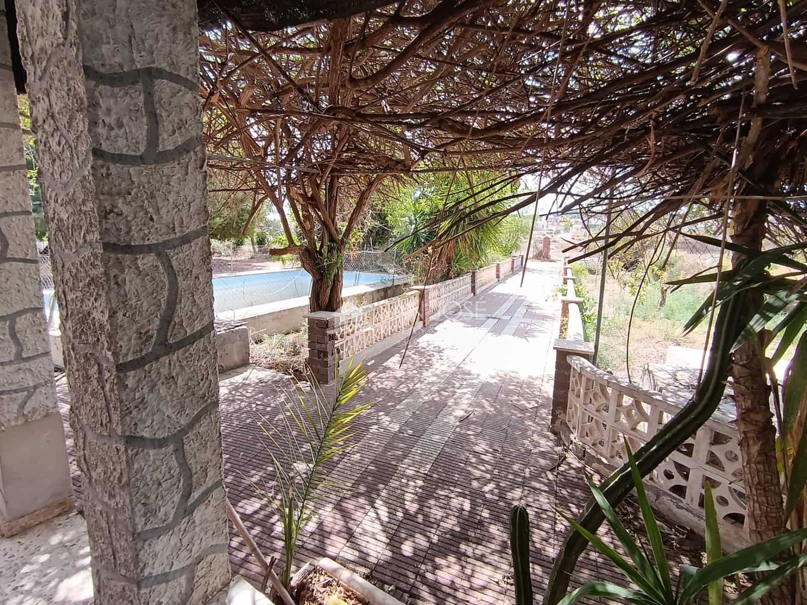 5 bedroom Villa for sale in Aspe with garage € 247,260 (Ref 8327677)