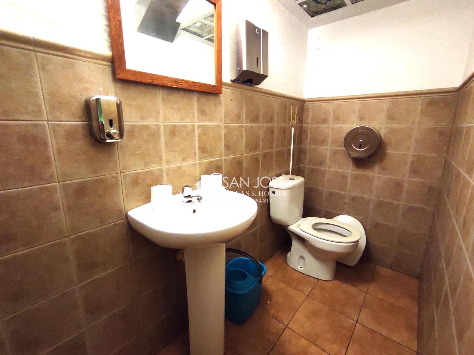 Commercial for rent in Novelda - € 650 (Ref: 8331830)