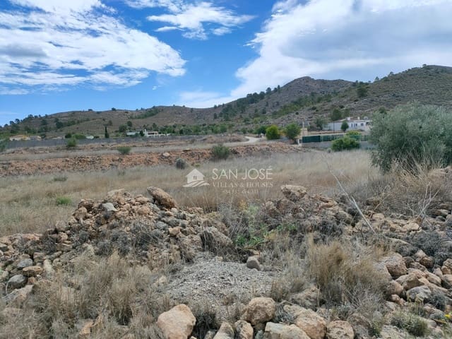 Mark till salu i Hondón de las Nieves - 15 630 € (Ref: 8354302)