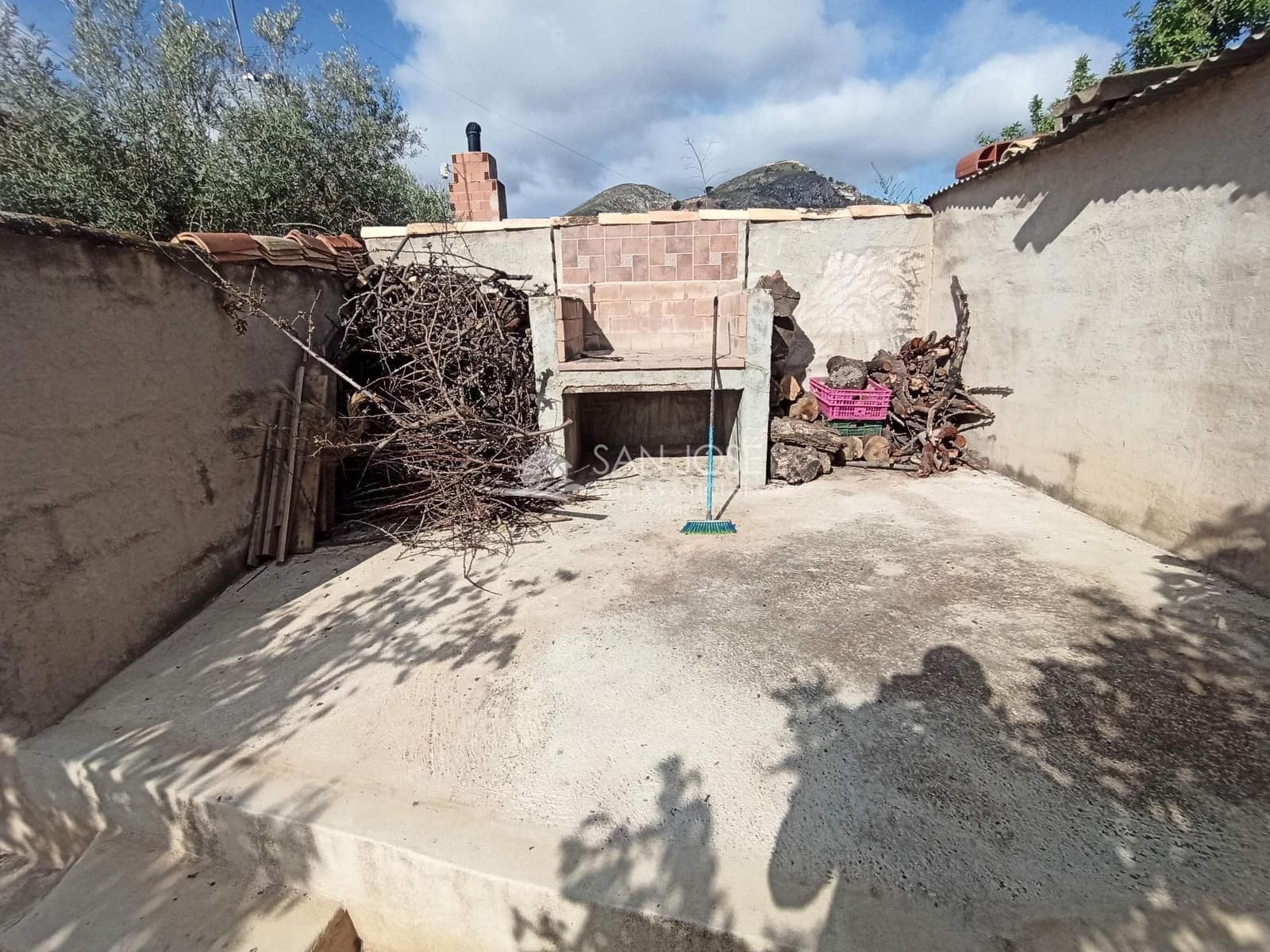 9 slaapkamer Finca/Landhuis te koop in El Canton - € 265.000 (Ref: 8373537)