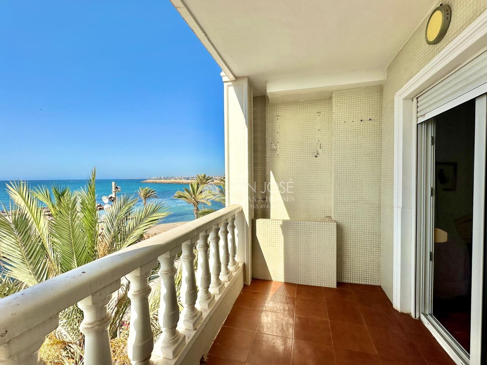 Piso de 3 habitaciones en Torrevieja en venta con garaje - 390.000 € (Ref: 8437208)