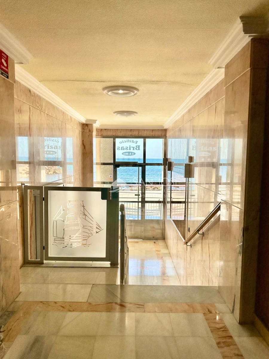 Piso de 3 habitaciones en Torrevieja en venta con garaje - 390.000 € (Ref: 8437208)